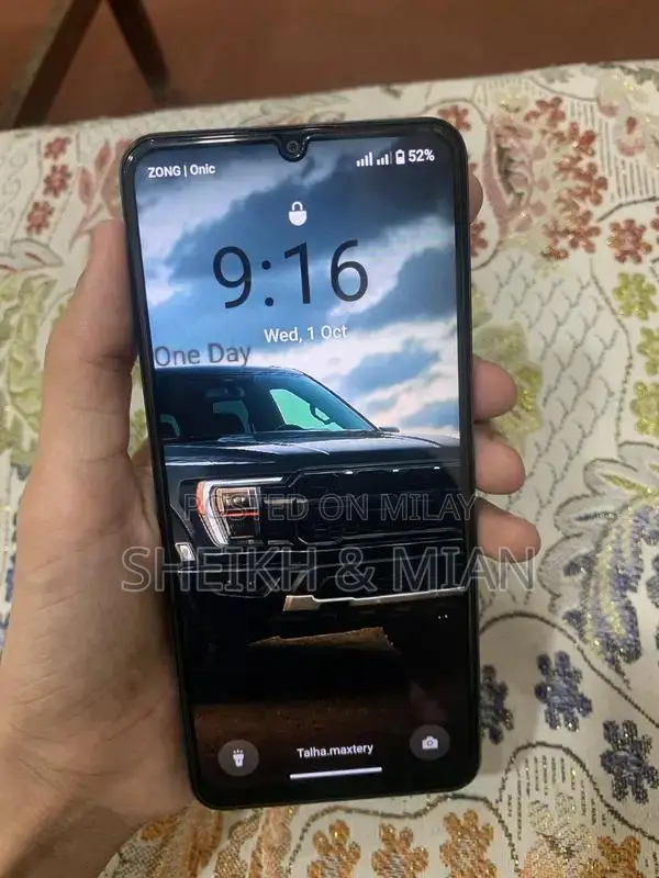 Compact Android Smartphone with Expandable Storage