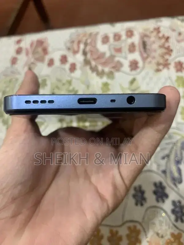 Compact Android Smartphone with Expandable Storage