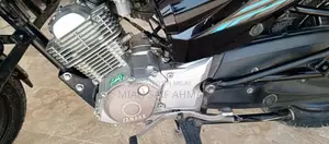 Yamaha 125-DX Motorcycle in Excellent Condition