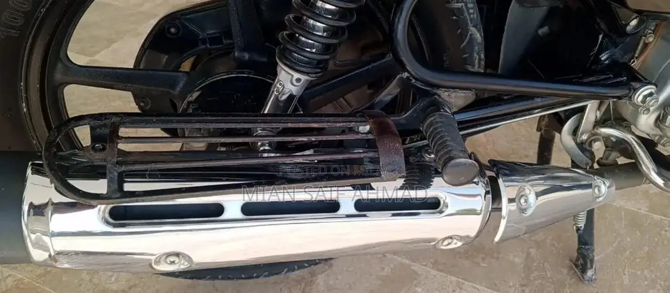 Yamaha 125-DX Motorcycle in Excellent Condition