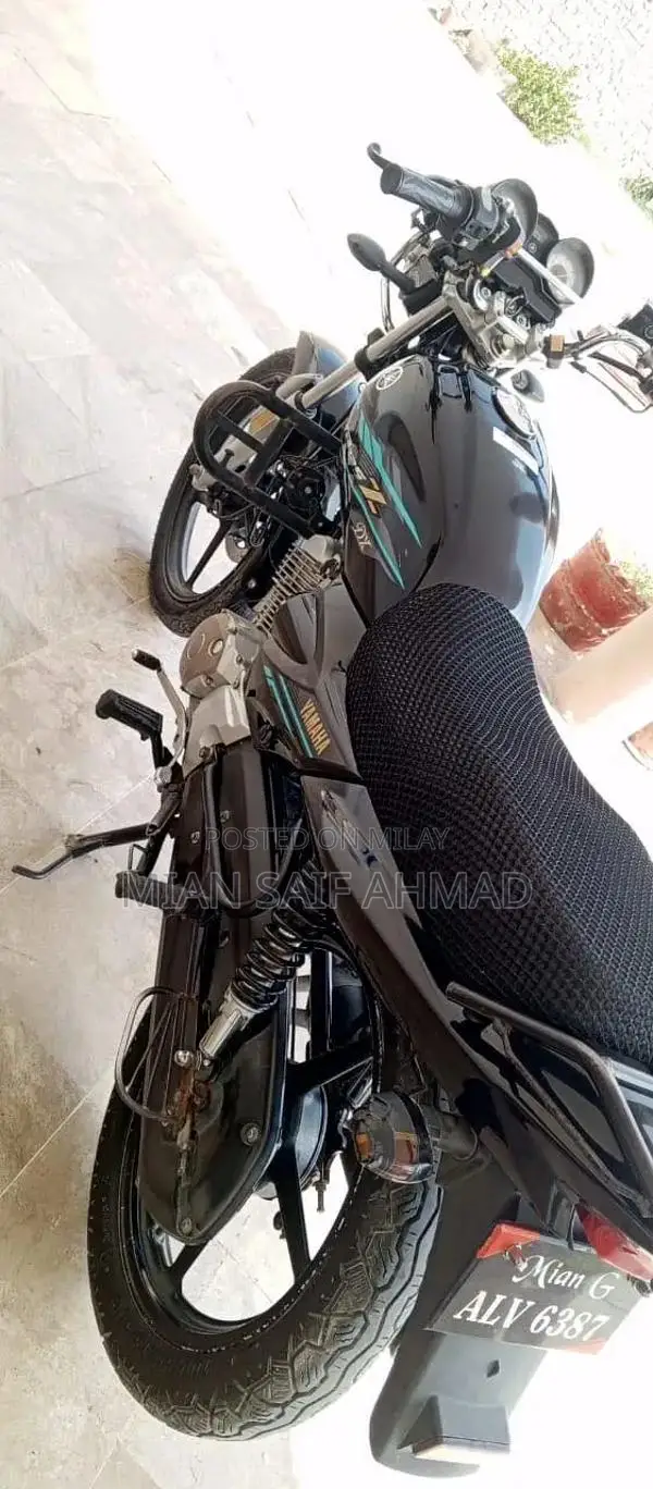 Yamaha 125-DX Motorcycle in Excellent Condition