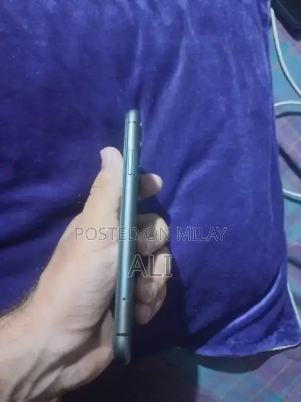 Apple Smartphone 64GB Storage Mint Condition Unlocked