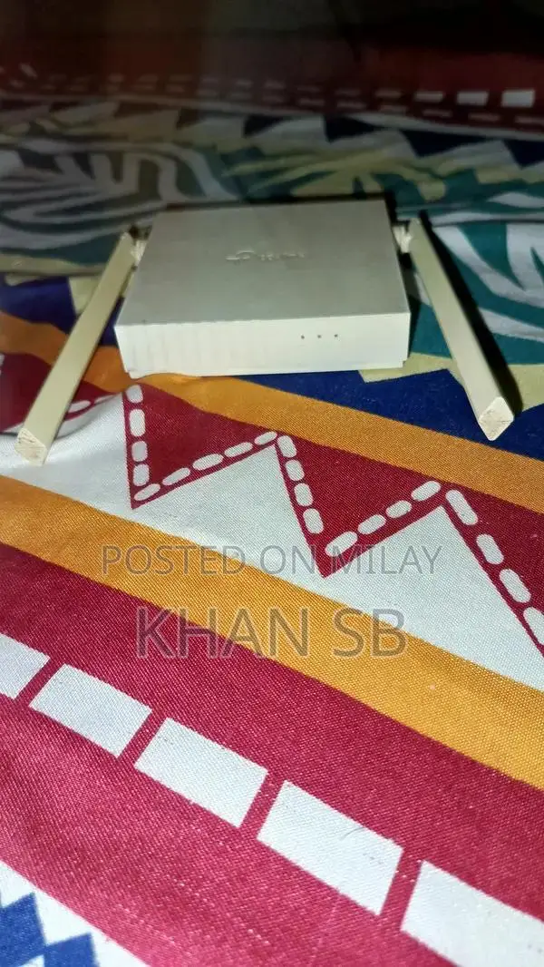 TL-WR820N 300 Mbps Multi-Mode Wi-Fi Router