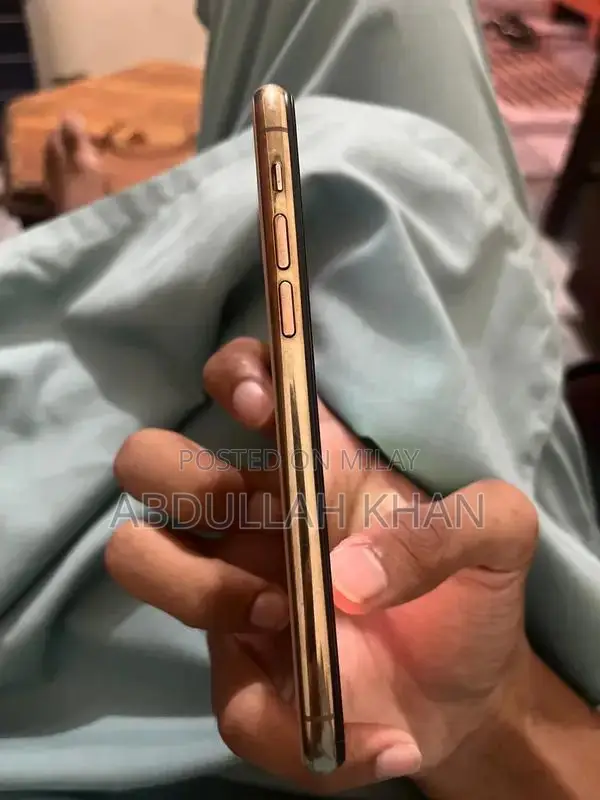 11 pro 256 gb all okay whats app pr rabta kre