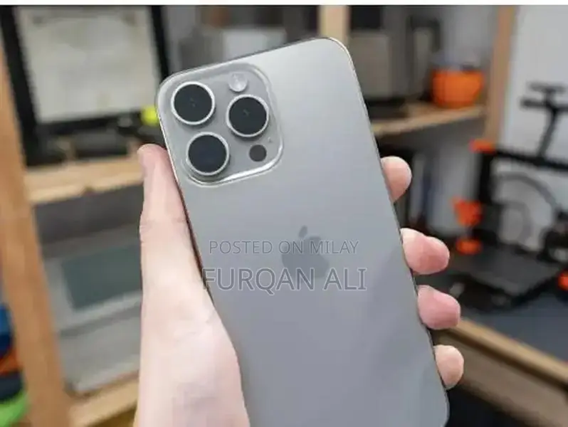 15 pro max Natural titanium