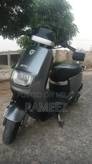 Photo - Metro e8s rangemaker electric Scooty (150km range)