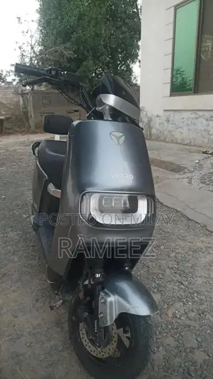 Metro e8s rangemaker electric Scooty (150km range)