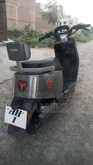 Metro e8s rangemaker electric Scooty (150km range)