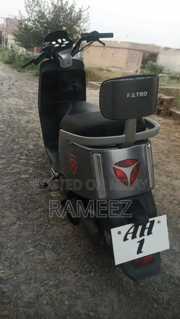 Metro e8s rangemaker electric Scooty (150km range)