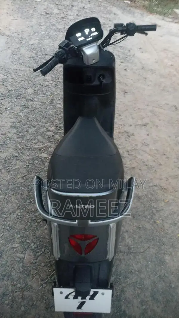 Metro e8s rangemaker electric Scooty (150km range)