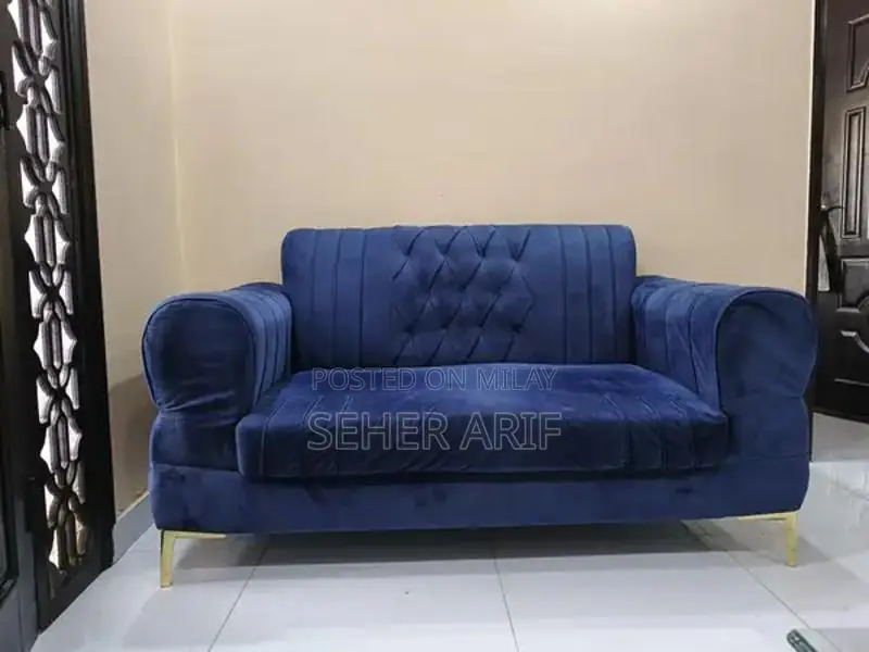 2 seater sofa with 2 cushions
