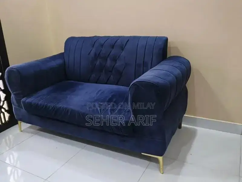 2 seater sofa with 2 cushions