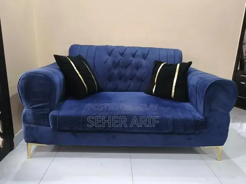 2 seater sofa with 2 cushions