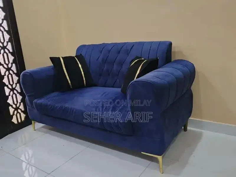 2 seater sofa with 2 cushions