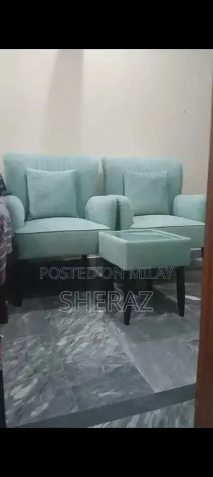 Photo - 2 sofa chair with one table