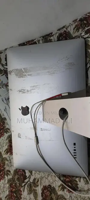 Apple (27 inch) thunderbolt display for sale