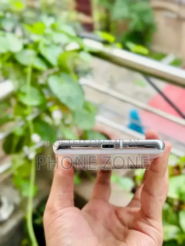 Google Pixel 7 Pro 5G Smartphone - High Performance Mobile Device