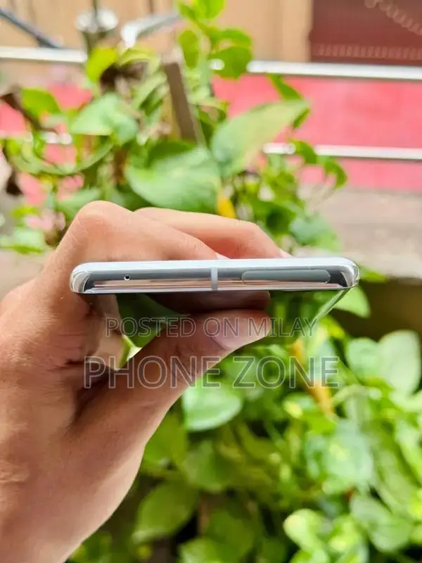 Google Pixel 7 Pro 5G Smartphone - High Performance Mobile Device