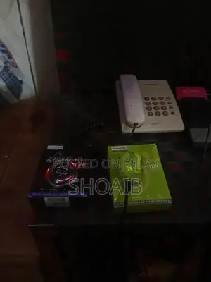 Photo - 2 Ultrapods max wireless airpods