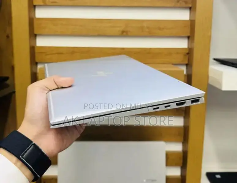 HP EliteBook 1040 G8 Touchscreen Laptop