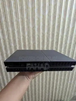 PlayStation 4 Fat 500GB Console with Controller and Game