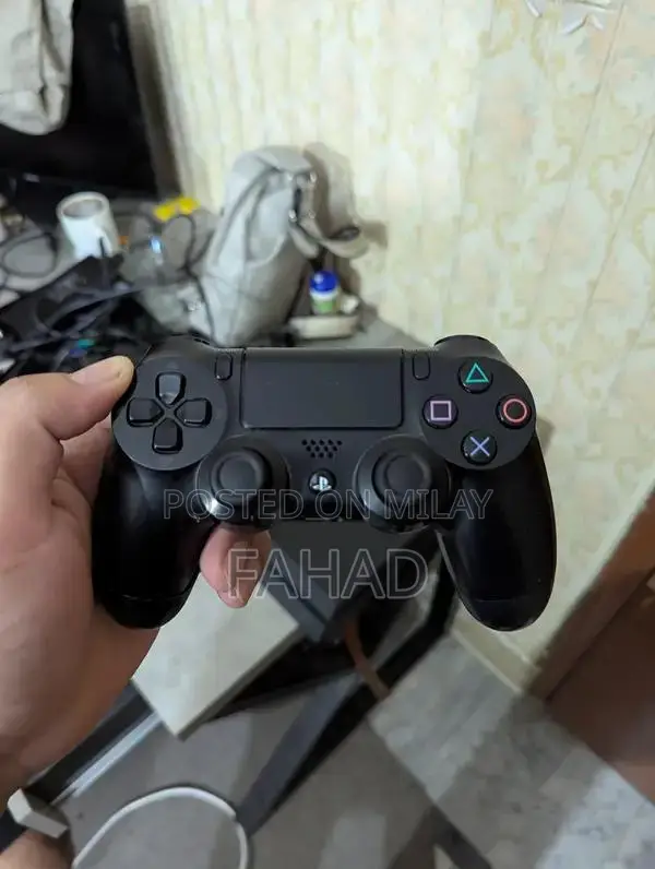 PlayStation 4 Fat 500GB Console with Controller and Game