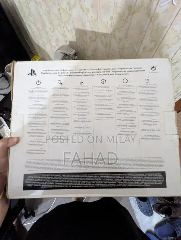 PlayStation 4 Fat 500GB Console with Controller and Game