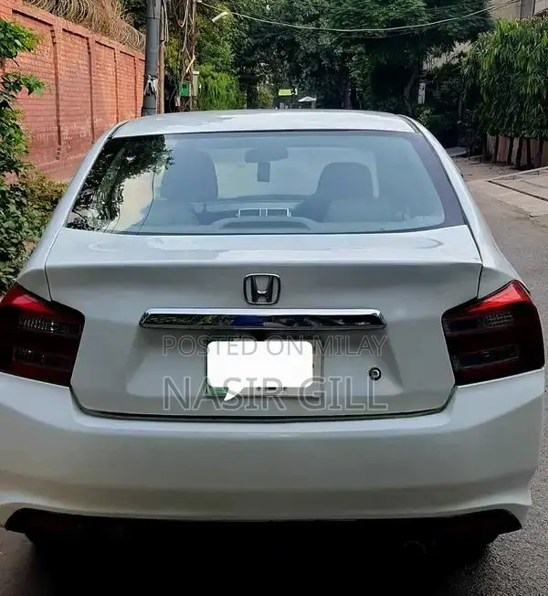 Honda City Sedan 2017 - Well Maintained Compact Sedan
