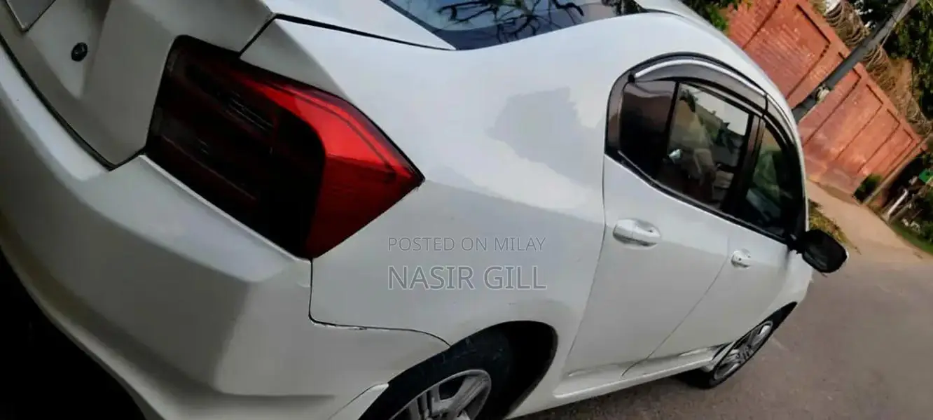 Honda City Sedan 2017 - Well Maintained Compact Sedan