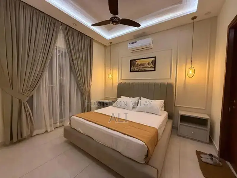 Luxury Single Room with Private Bathroom and Parking