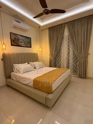 Luxury Single Room with Private Bathroom and Parking