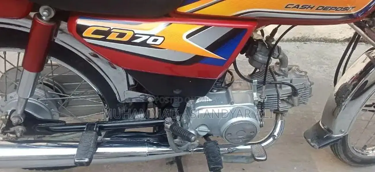 Honda 70 Motorcycle - Classic Small Displacement Bike