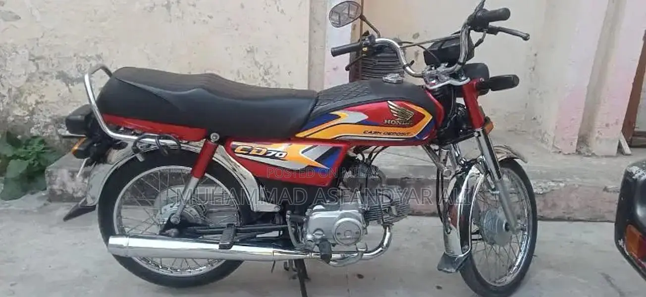 Honda 70 Motorcycle - Classic Small Displacement Bike