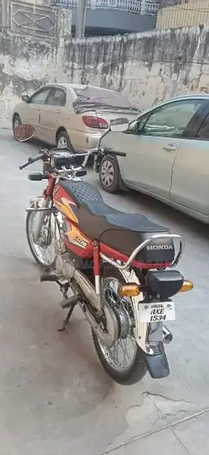 Honda 70 Motorcycle - Classic Small Displacement Bike