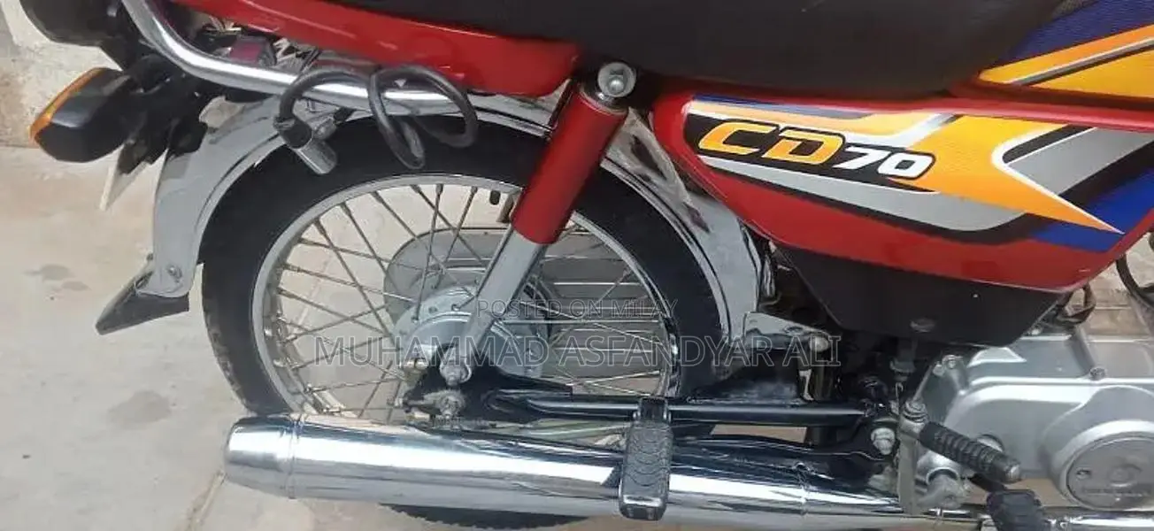 Honda 70 Motorcycle - Classic Small Displacement Bike