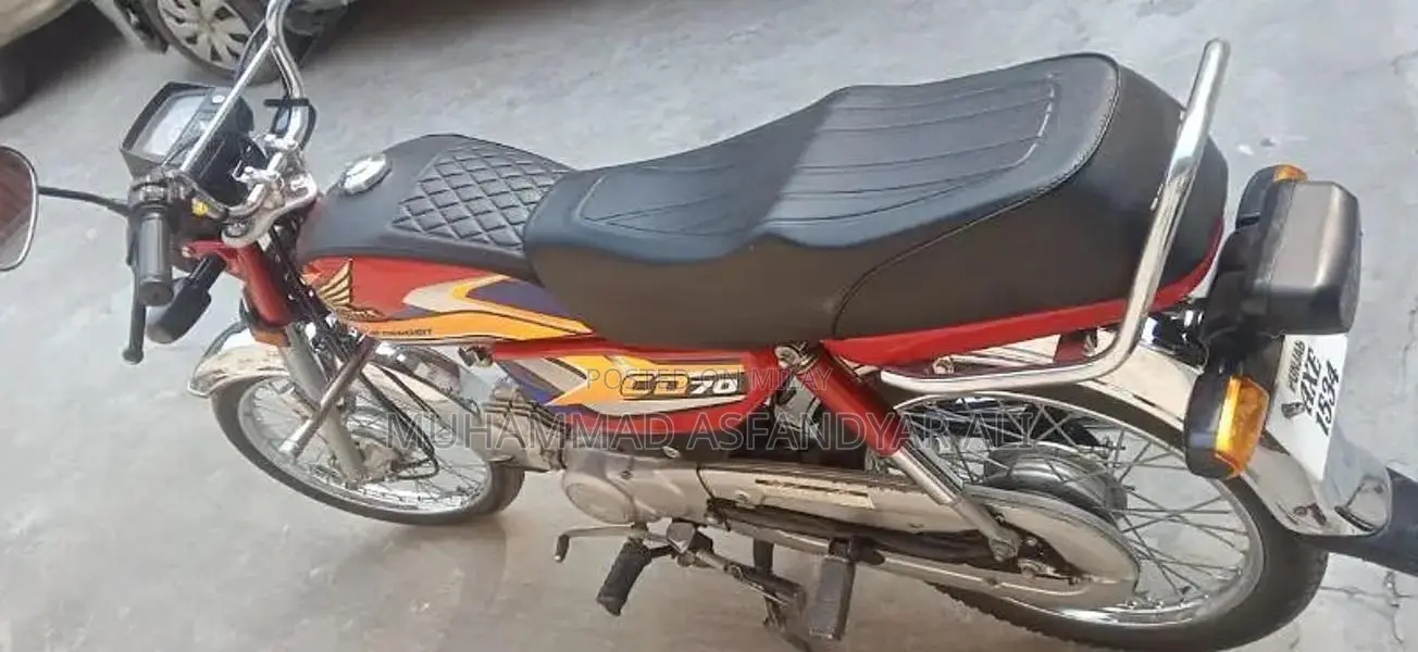 Honda 70 Motorcycle - Classic Small Displacement Bike