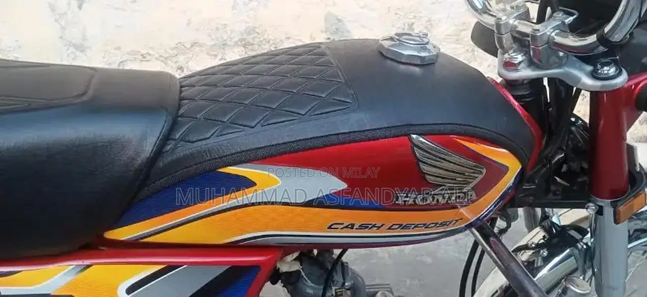 Honda 70 Motorcycle - Classic Small Displacement Bike