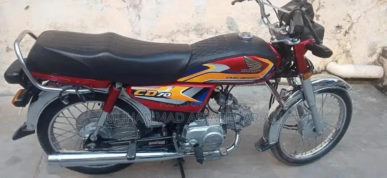 Honda 70 Motorcycle - Classic Small Displacement Bike