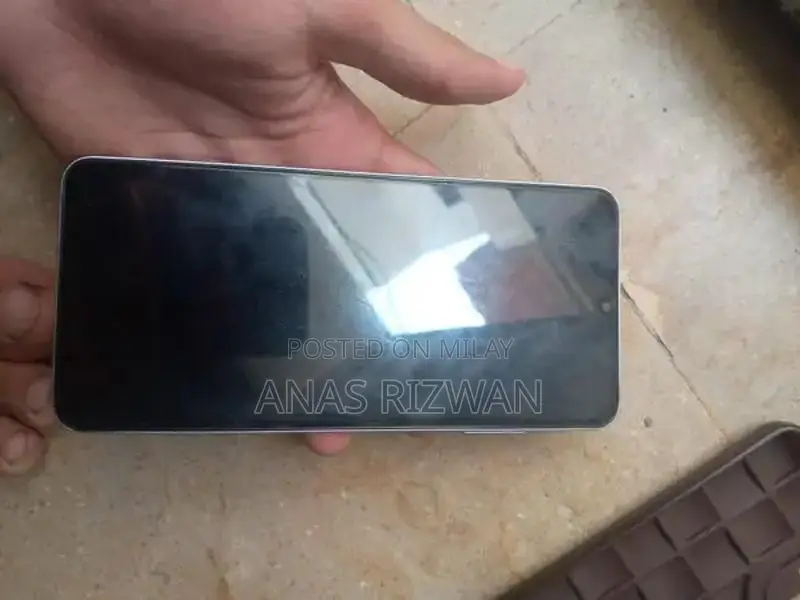 Samsung A06  10/9 b kha sakta ha 10/10 b kh skte hai