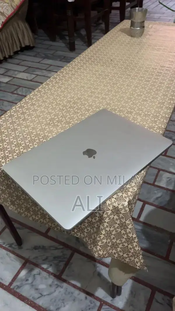 MacBook Pro 2017 i7(15 inch)