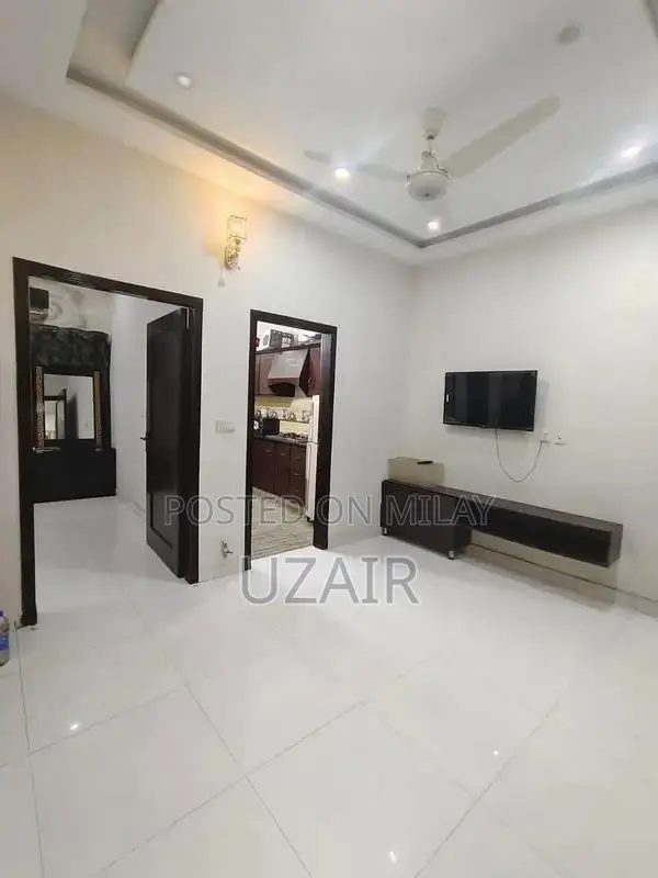 5MARLA UPPER PORTION AVIAILABLE FOR RENT IN COLLEGE ROAD lhr