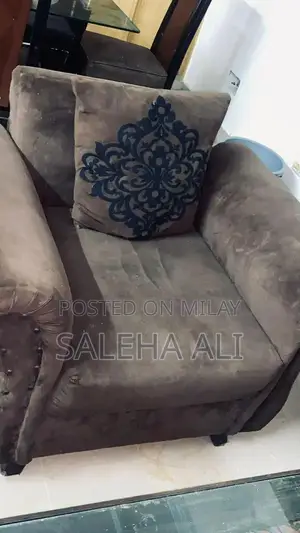 Photo - 7- seater sofa set with couch