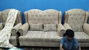 7 seater sofa boht km use hoa hai. new jesa hai.