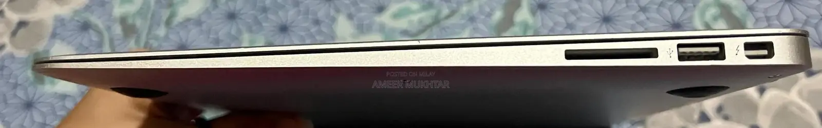 mackbook air 2017 model 10/10 condition