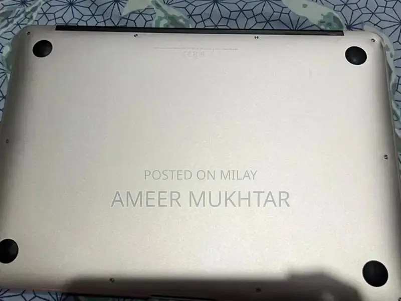 mackbook air 2017 model 10/10 condition