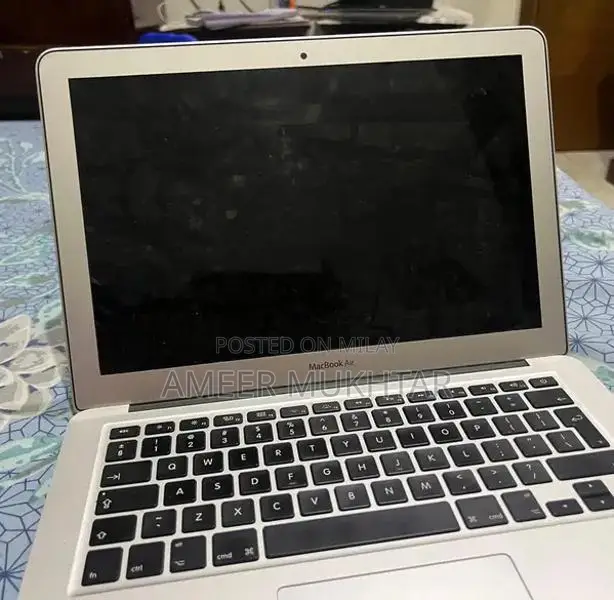 mackbook air 2017 model 10/10 condition