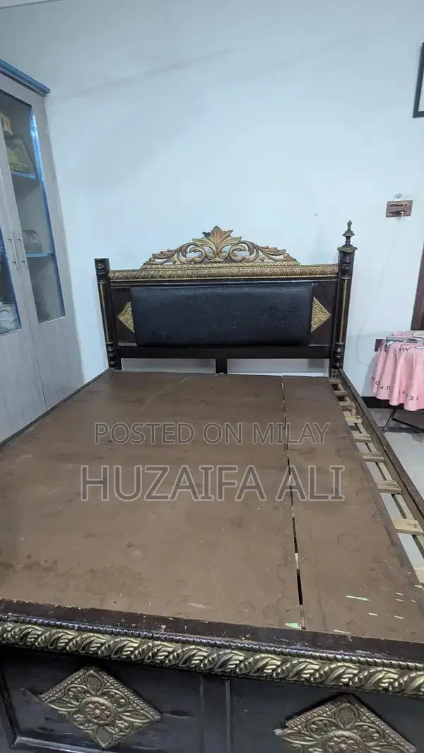 WOODEN BED FOR SALE