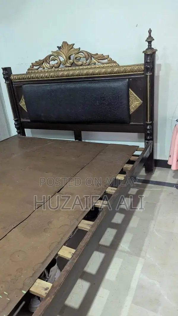 WOODEN BED FOR SALE