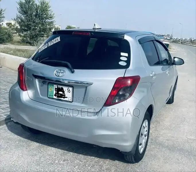 TOYATA VITZ MODEL 2011 … REG. 2016…IN GENUINE CONDITION LITLE SHOWER