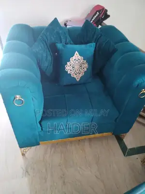 6 Seater Sofa Set with 1 Big Central Table for Sale